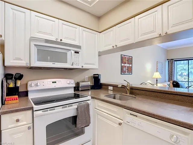 3323 Olympic Dr 716, Naples, Florida 34105