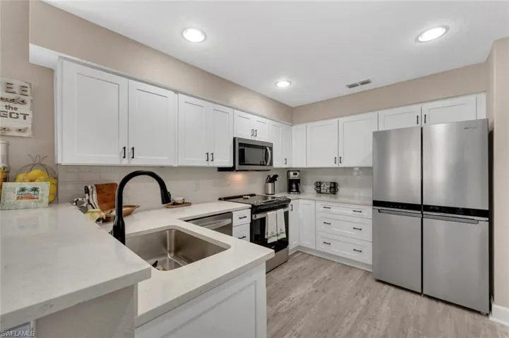 Fully renovated Kitchen Quartz Counters & state-of-the art Appliances