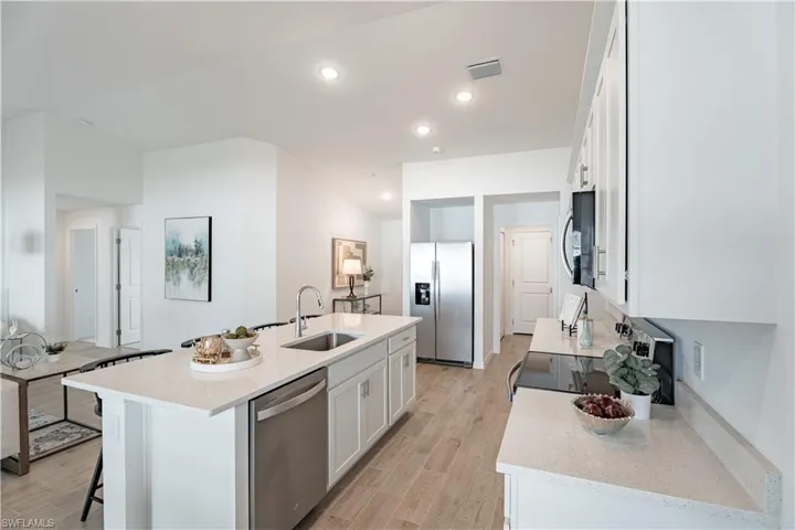 902 Ne 16th Ter, Cape Coral, Florida 33909