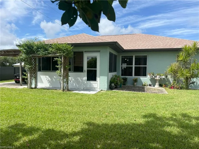 125 NW 6th  PL, Cape Coral, FL 33993