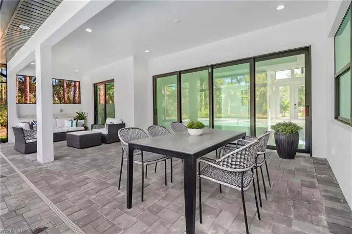 VIRTUAL STAGING AI