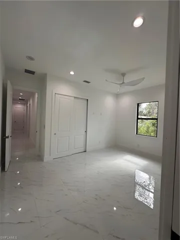 Empty room with ceiling fan