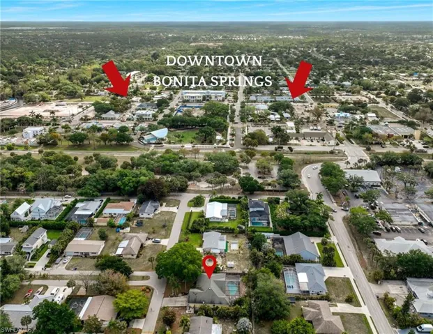 Home is located MINUTES from Downtown Bonita, shopping, restaurants AND Bonita Beach.