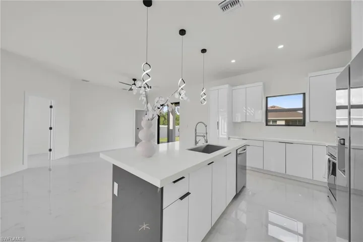 2903 Nw 3rd St, Cape Coral, Florida 33993