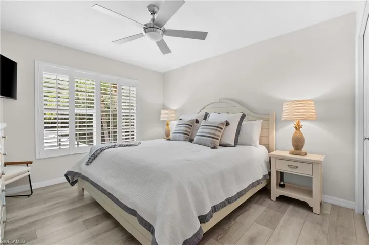 1930  Willow Bend  CIR, Naples, FL 34109