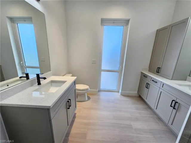 Junior-suite and pool bathroom