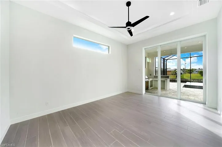 10' high pocketing sliding glass doors