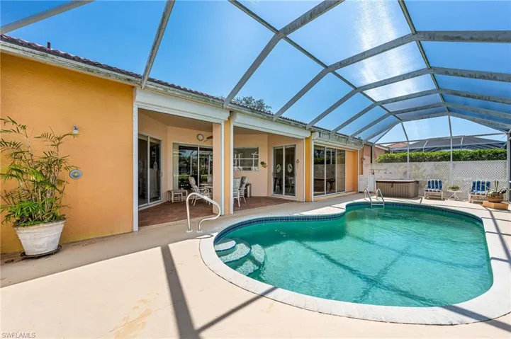 12831  Yacht Club  CIR, Fort Myers, FL 33919
