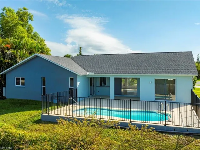 17256  Plantation  DR, Fort Myers, FL 33967