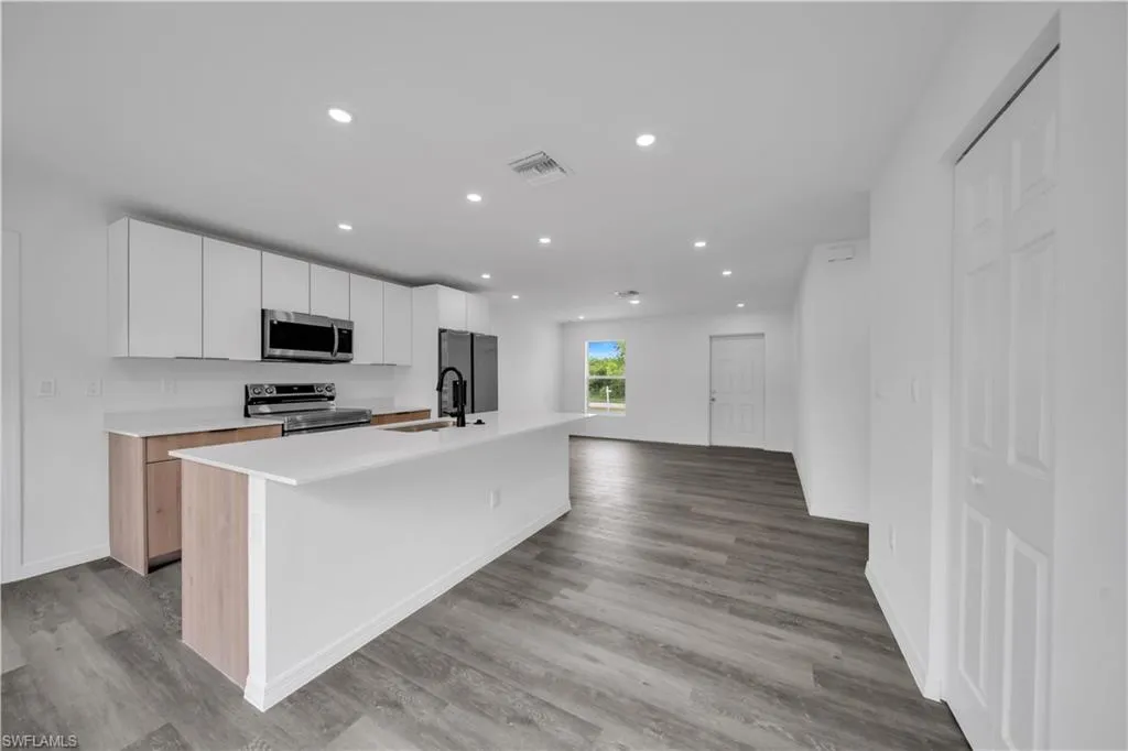382 Mc Arthur BLVD, Lehigh Acres, FL 33974,225047575