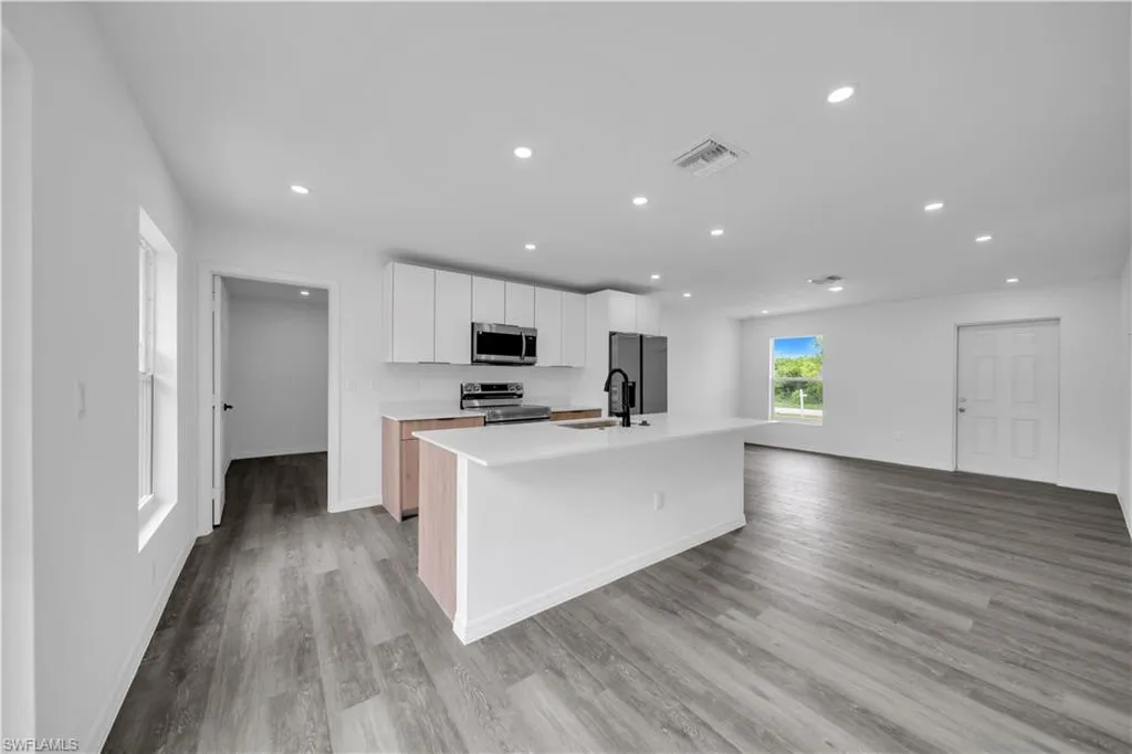 382 Mc Arthur BLVD, Lehigh Acres, FL 33974,225047575