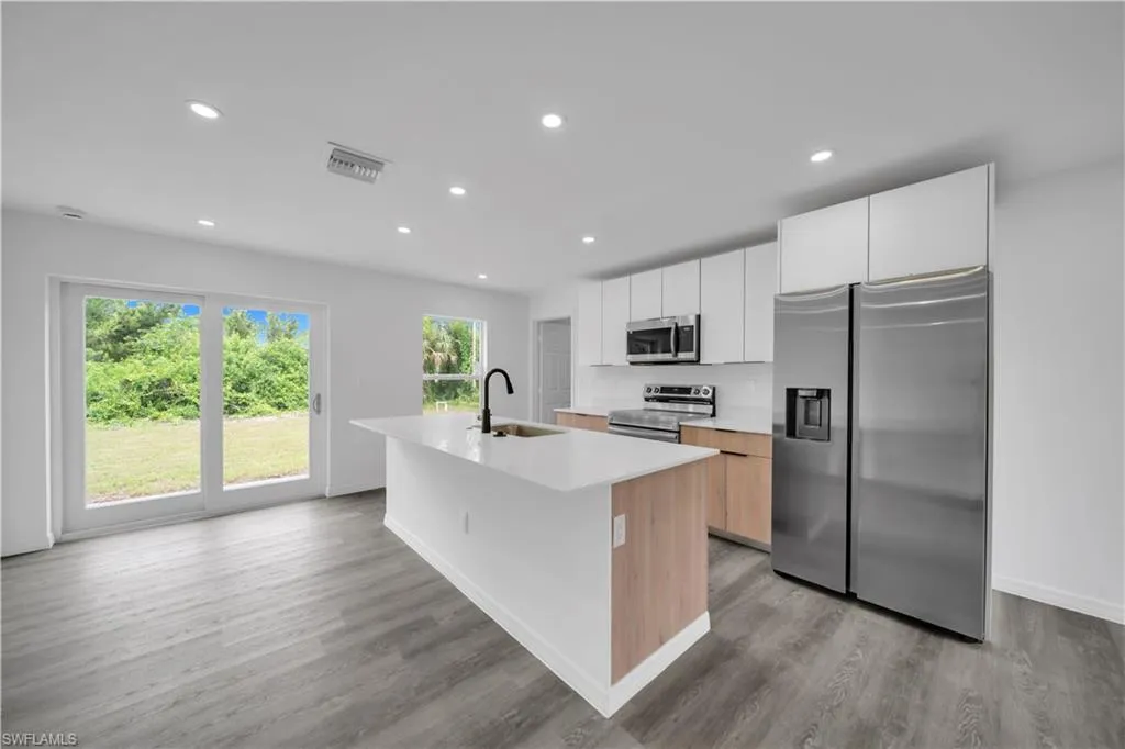 382 Mc Arthur BLVD, Lehigh Acres, FL 33974,225047575