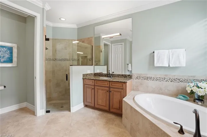 3054 Aviamar Cir, Naples, Florida 34114
