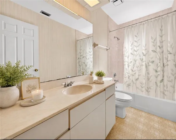 Staged photo of guest bathroom