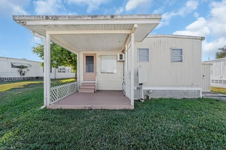 329  Lantern  LN, North Fort Myers, FL 33917