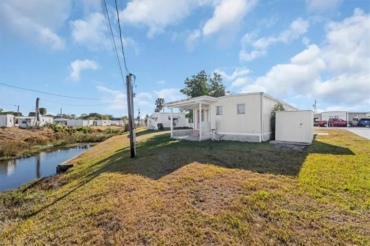329  Lantern  LN, North Fort Myers, FL 33917