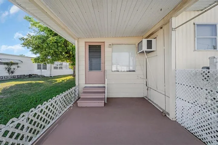 329  Lantern  LN, North Fort Myers, FL 33917