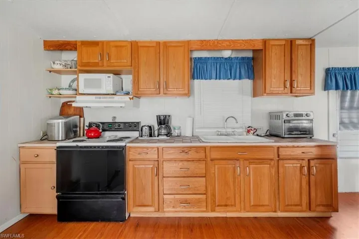 329  Lantern  LN, North Fort Myers, FL 33917