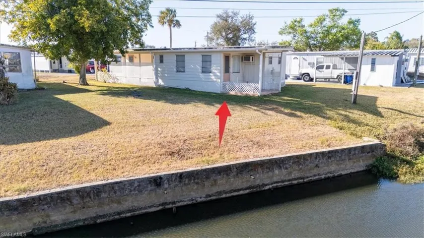 329  Lantern  LN, North Fort Myers, FL 33917