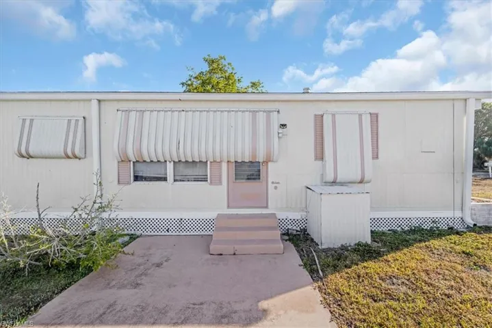 329  Lantern  LN, North Fort Myers, FL 33917