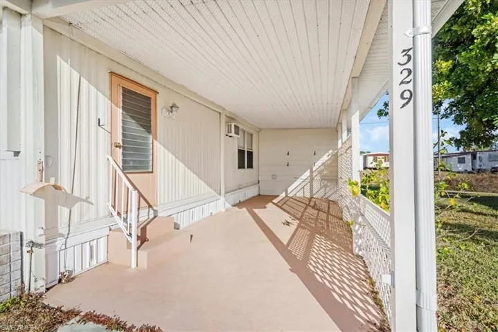 329  Lantern  LN, North Fort Myers, FL 33917