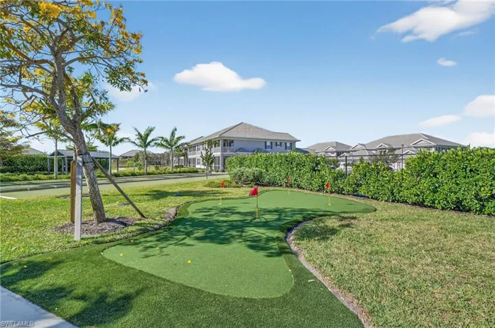 View of putting green