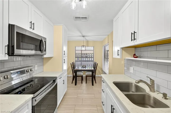 13137  Hampshire  CT, Fort Myers, FL 33919
