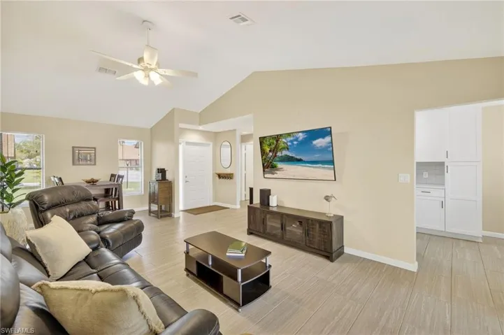 13137  Hampshire  CT, Fort Myers, FL 33919