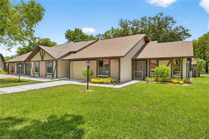 13137  Hampshire  CT, Fort Myers, FL 33919