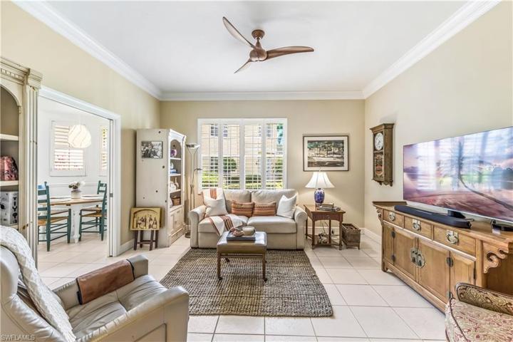 Large den w pocket doors off of kitchen for privacy