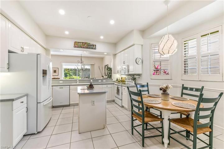 large open kitchen w/island, pull out drawers