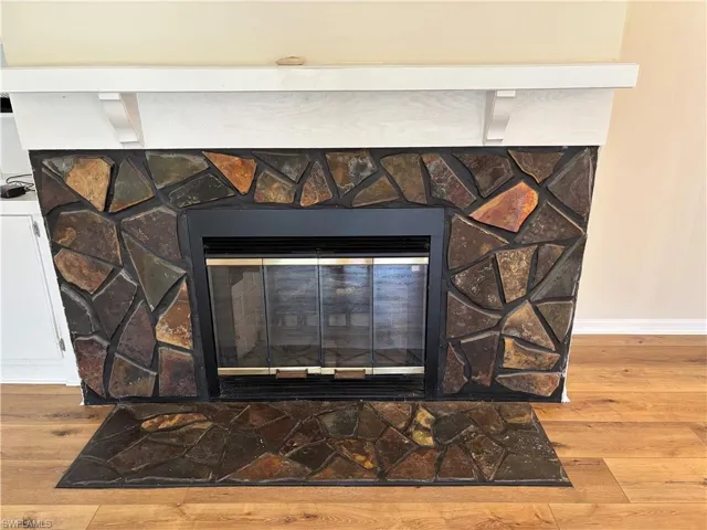 Wood burning Fireplace with electric flicker light.
