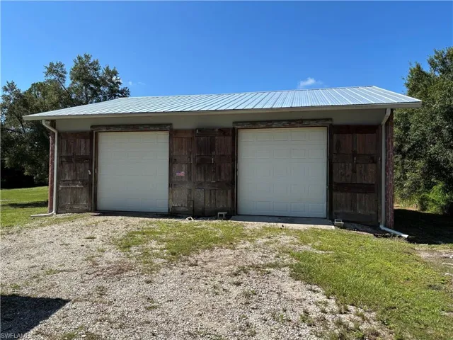 1600 sq ft Concrete Block Building with automatic garage doors.