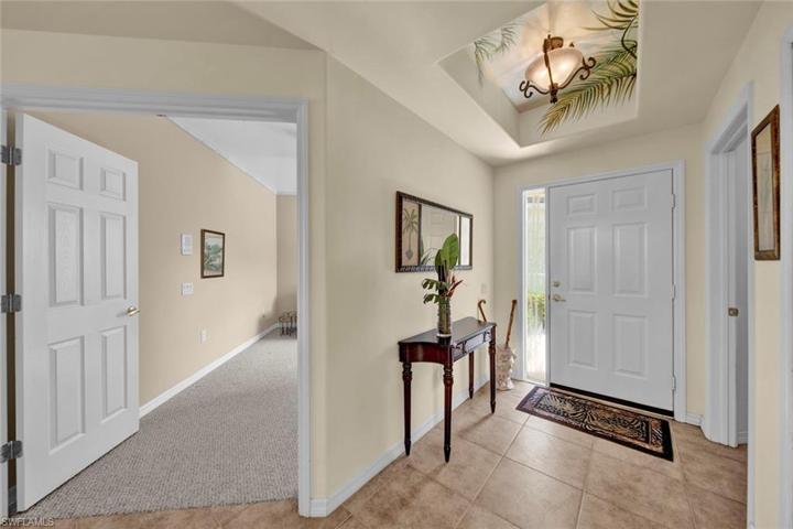 Den entrance off foyer