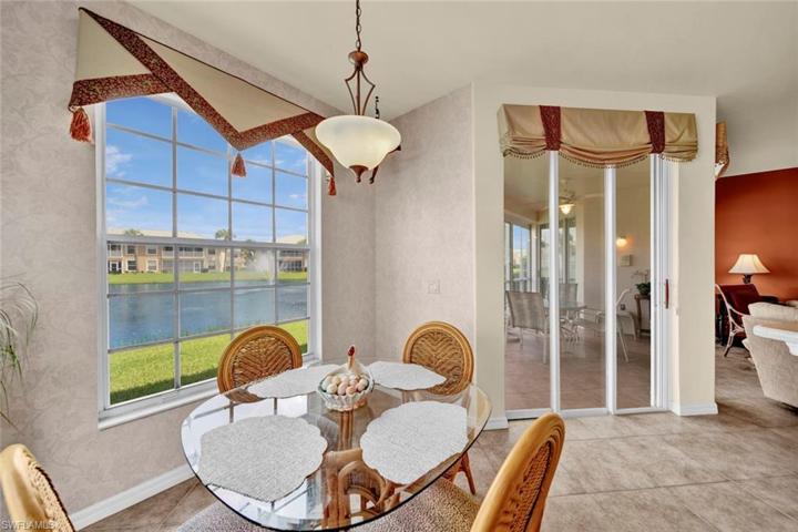 Breakfast nook with lake and fountain view