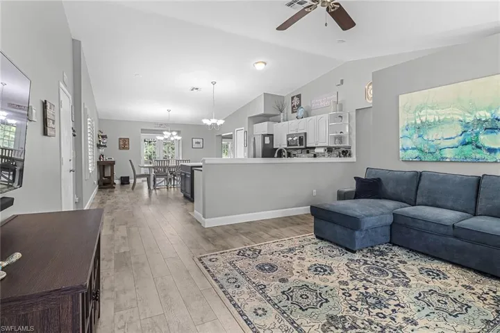 861  6th SE ST, Naples, FL 34117