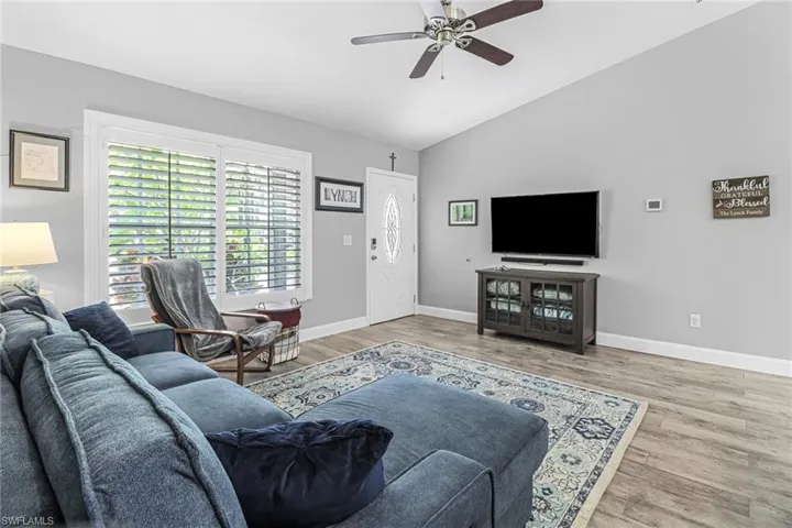 861  6th SE ST, Naples, FL 34117