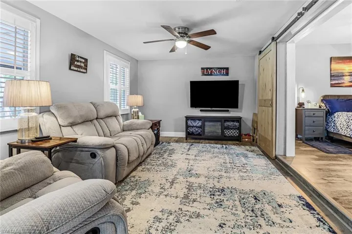 861  6th SE ST, Naples, FL 34117