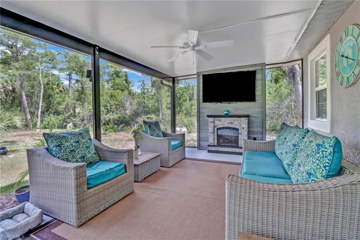 861  6th SE ST, Naples, FL 34117