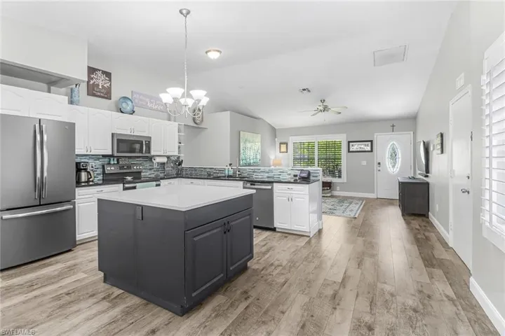 861  6th SE ST, Naples, FL 34117