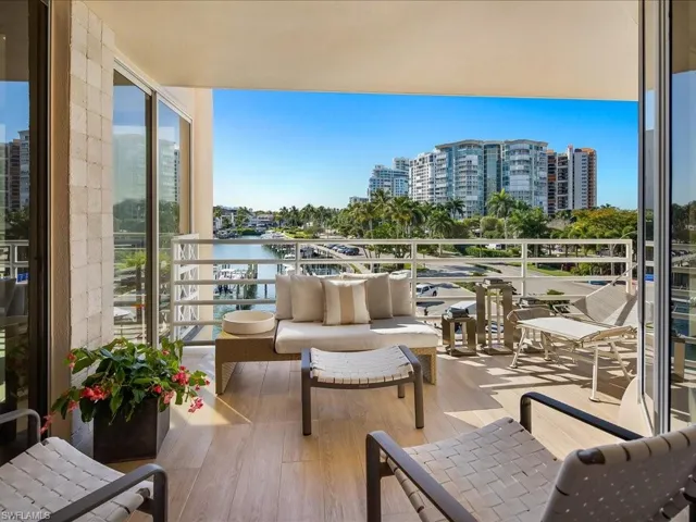 Balcony featuring a city view