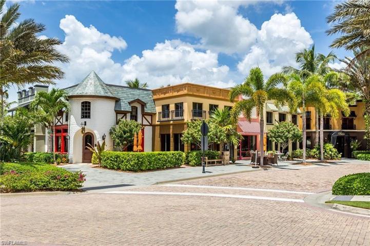 9017  Alturas  ST, Naples, FL 34113