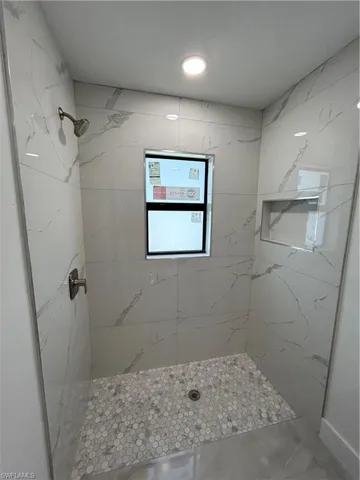 Bathroom featuring a tile shower