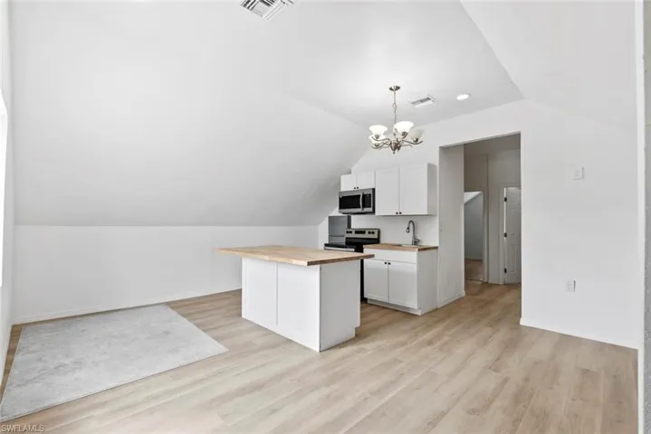 kitchen/bonus room