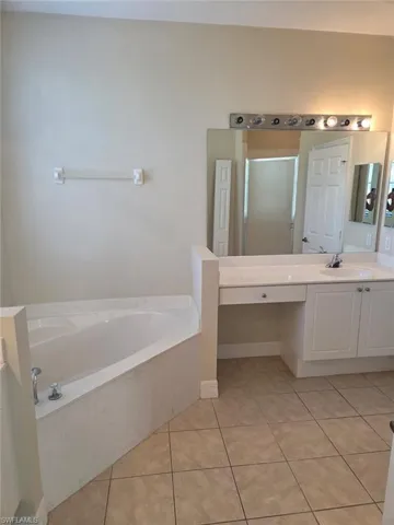15122 Summit Place Cir 212, Naples, Florida 34119