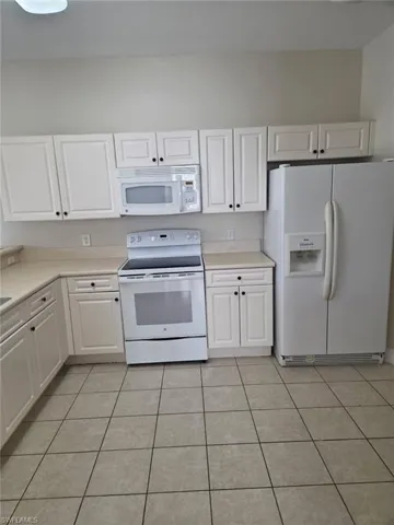 15122 Summit Place Cir 212, Naples, Florida 34119