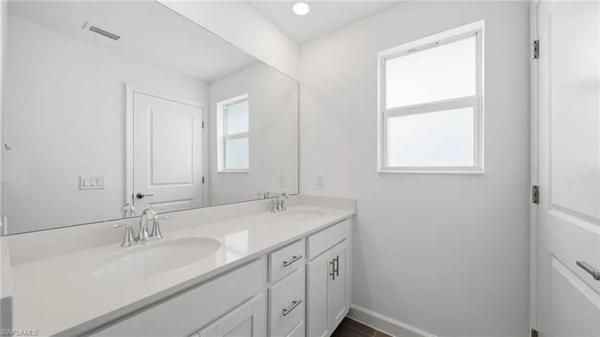 15705  Raveneli  CT, Fort Myers, FL 33908