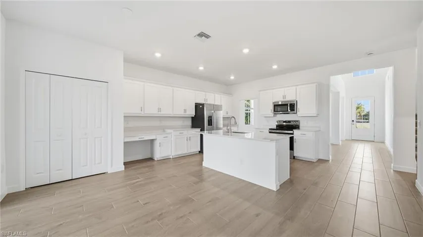 15705  Raveneli  CT, Fort Myers, FL 33908