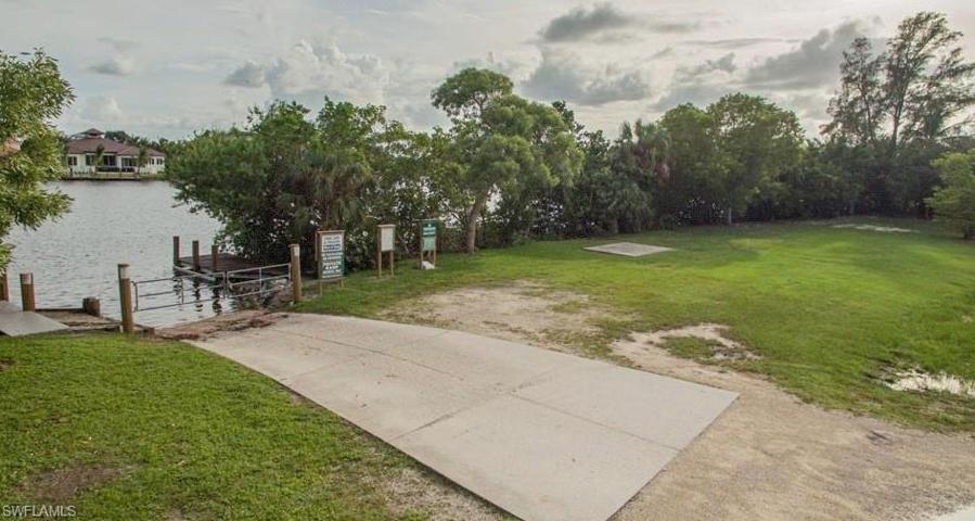 Lot and entrance to Dock