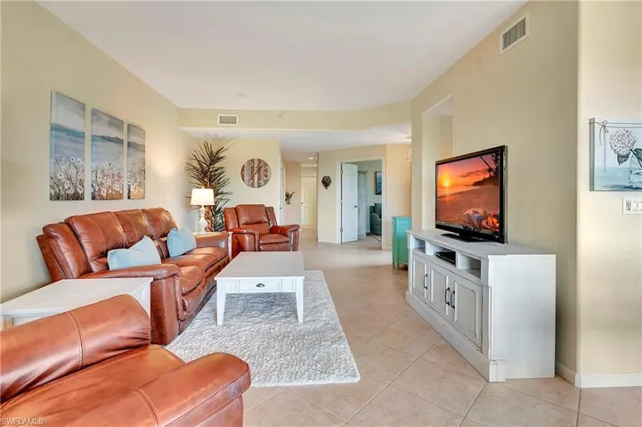 6685  Alden Woods  CIR, Naples, FL 34113